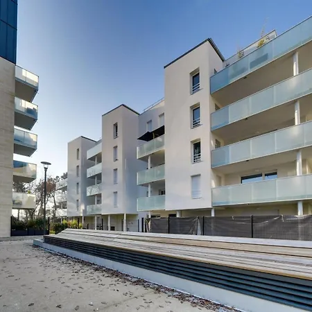 Lovely With Terrace And Parking *